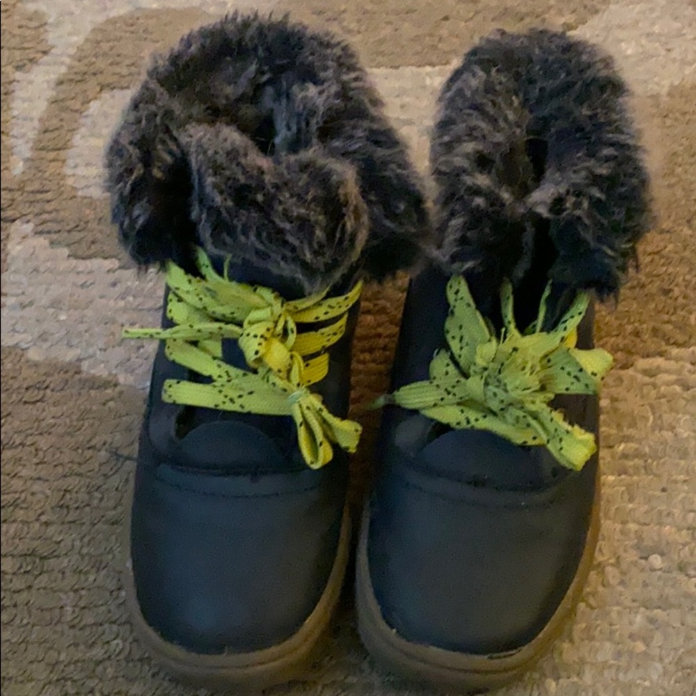 Boys lace up boots